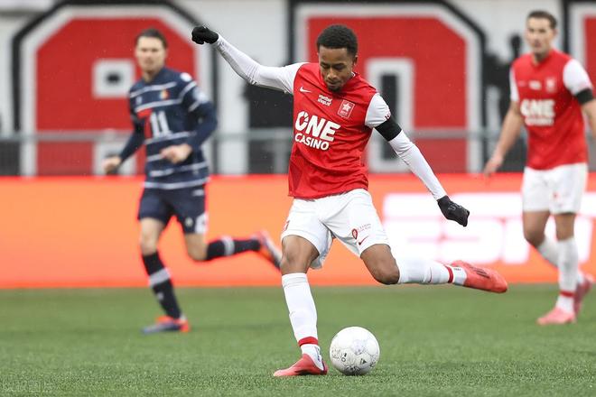 再度被放大 再度被放大